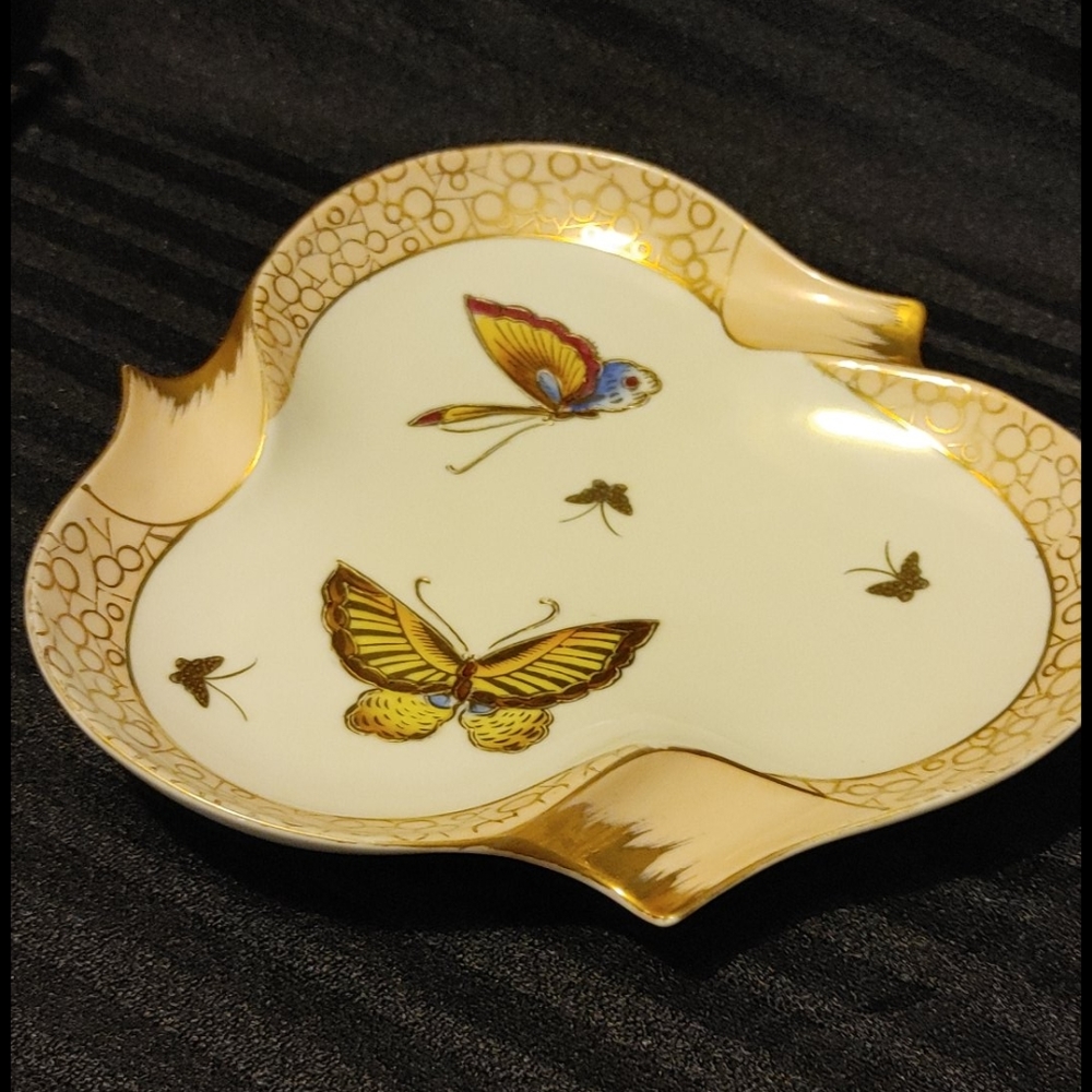 A vintage ashtray that was made by Andrea by Sadek